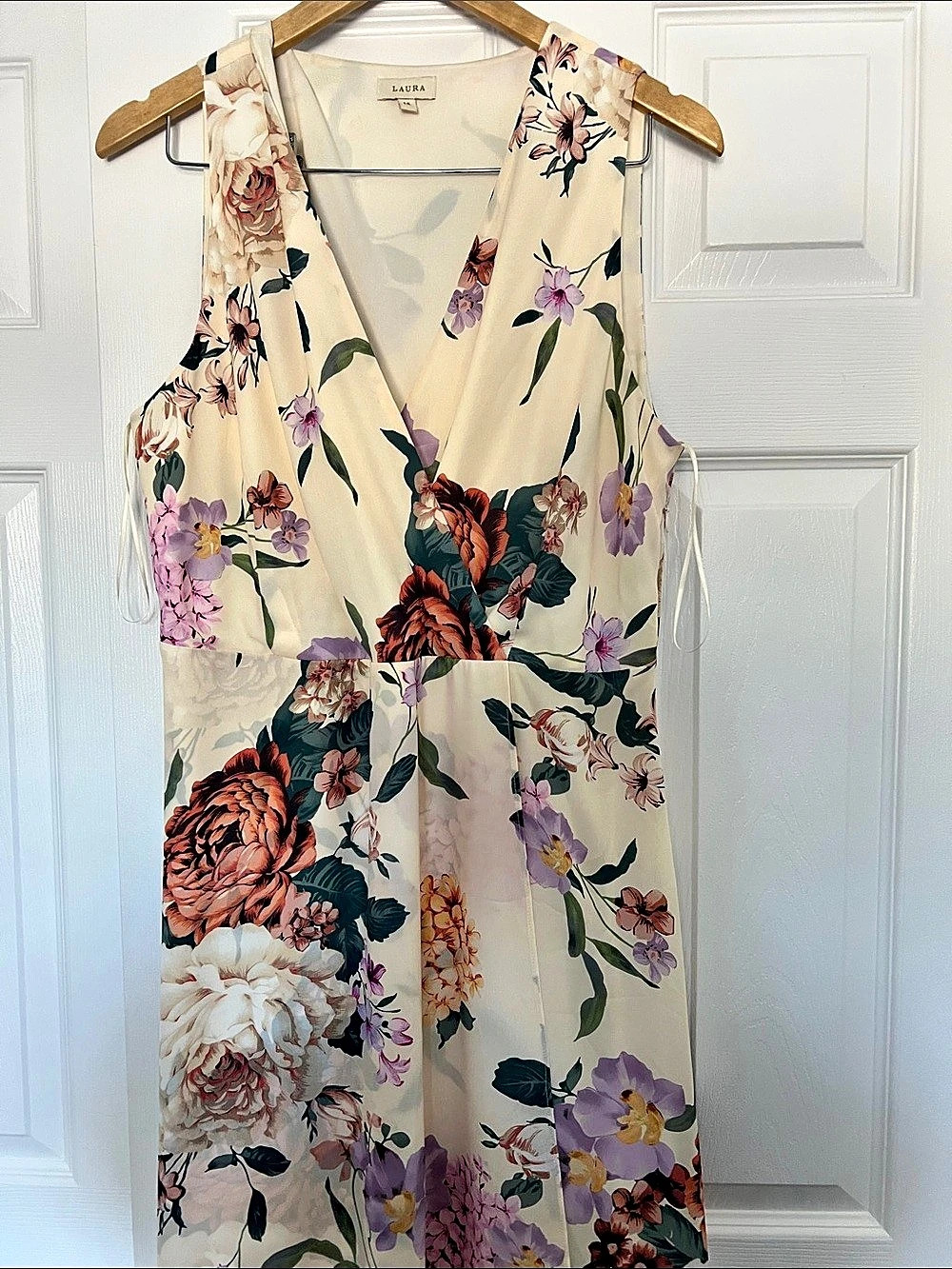 Laura Floral Maxi Dress in Cream Size 14 Like New